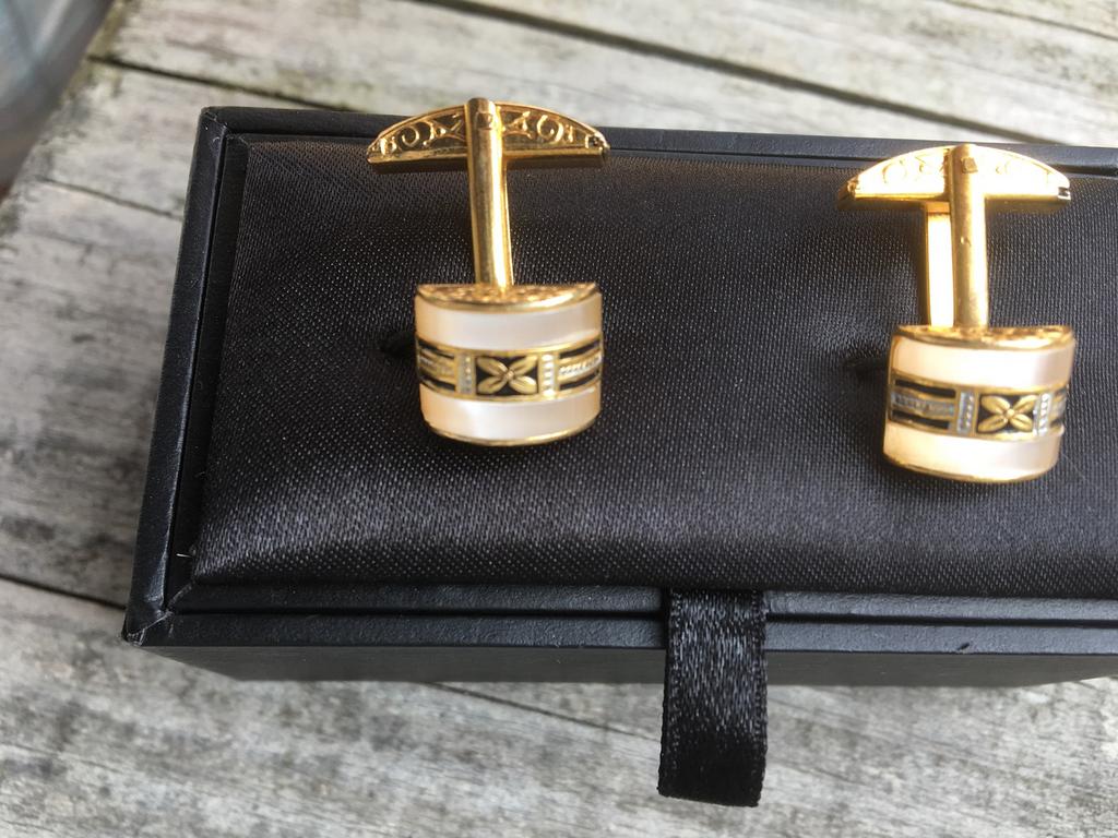 Liv Collection goudkleurig met parelmoer en zwart, Sieraden, Tassen en Uiterlijk, Manchetknopen, Ophalen of Verzenden, Nieuw, Overige materialen