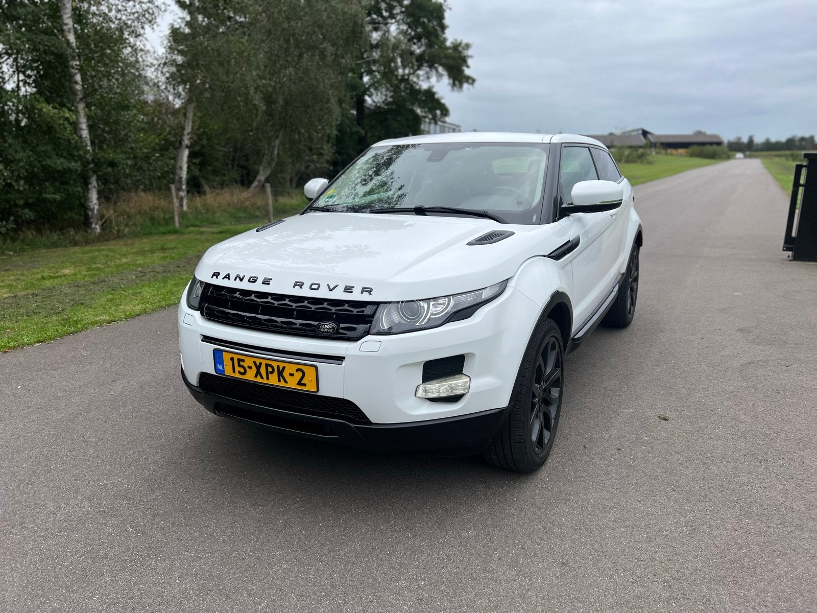 Range Rover Evoque 2.2 2WD | Trekhaak | Pano | Nieuwe APK, Auto's, Voorwielaandrijving, 750 kg, Wit, 1500 kg