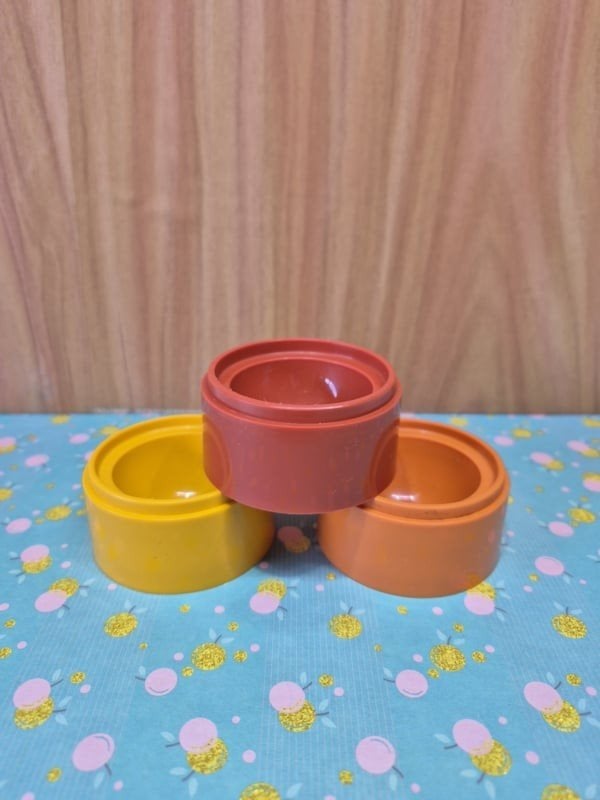 2 vintage Tupperware eierdopjes, Tupperware, ., Overige typen, Ophalen of Verzenden