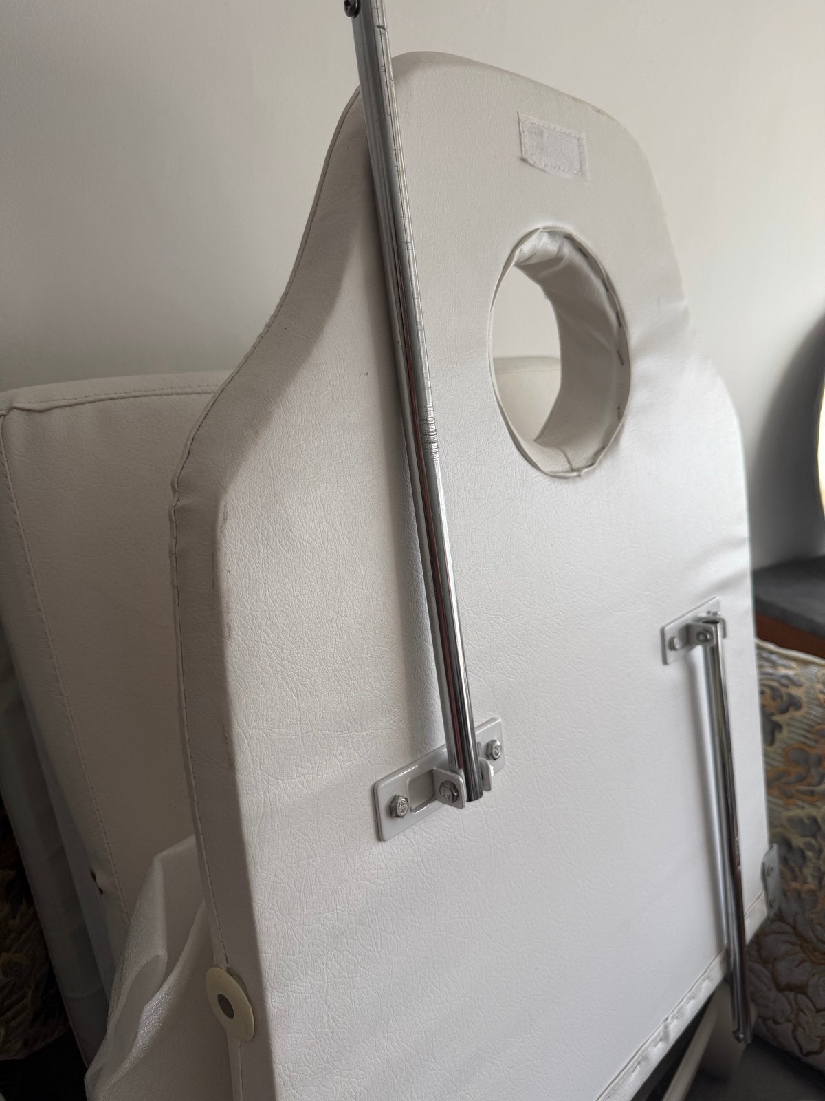 Witte opvouwbare massagetafel met gezichtsuitsparing, Sport en Fitness, Massageproducten, Ophalen, Gebruikt, Massagetafel