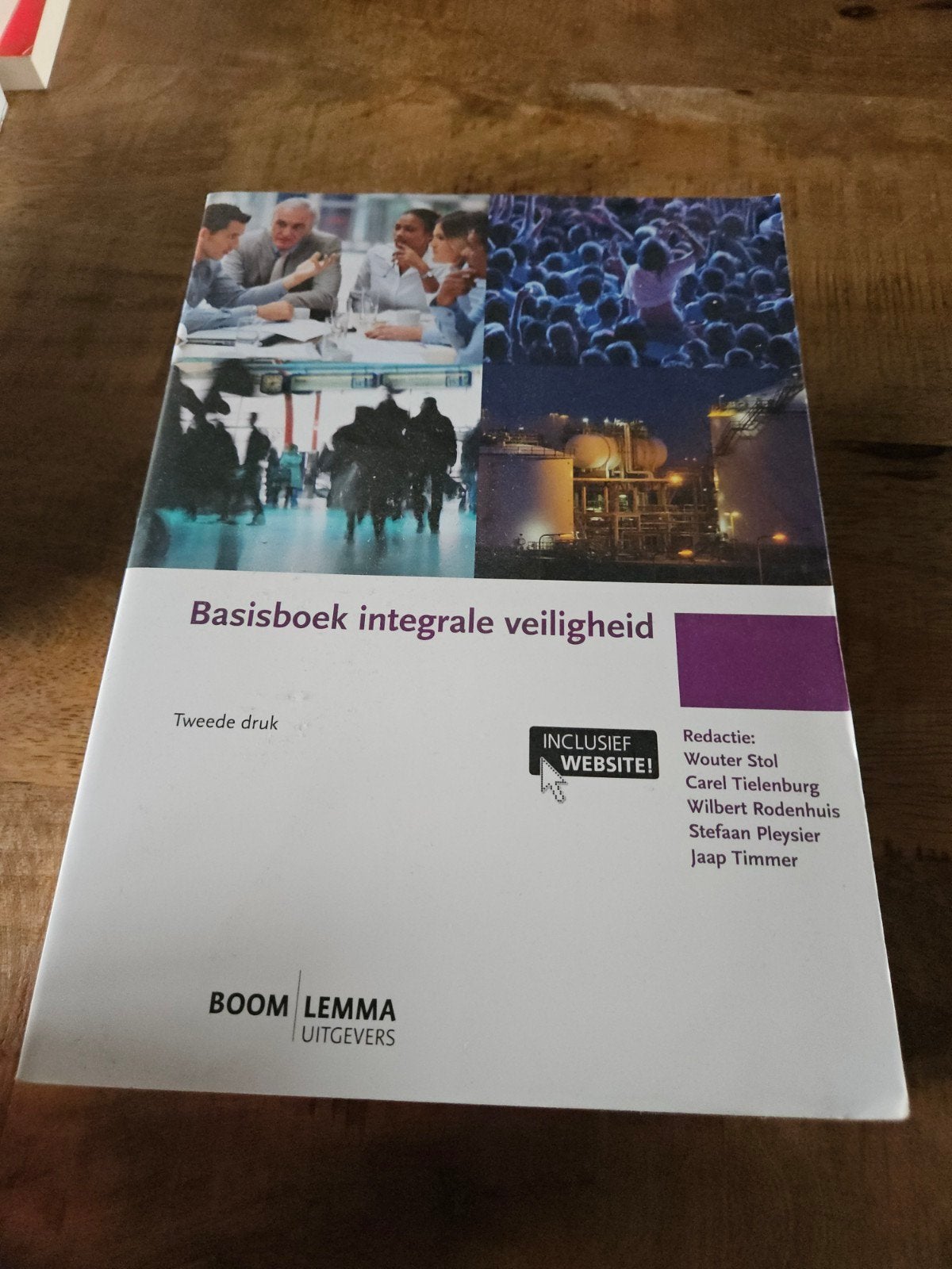 Basisboek integrale veiligheid, Ophalen of Verzenden, Zo goed als nieuw, Nederland
