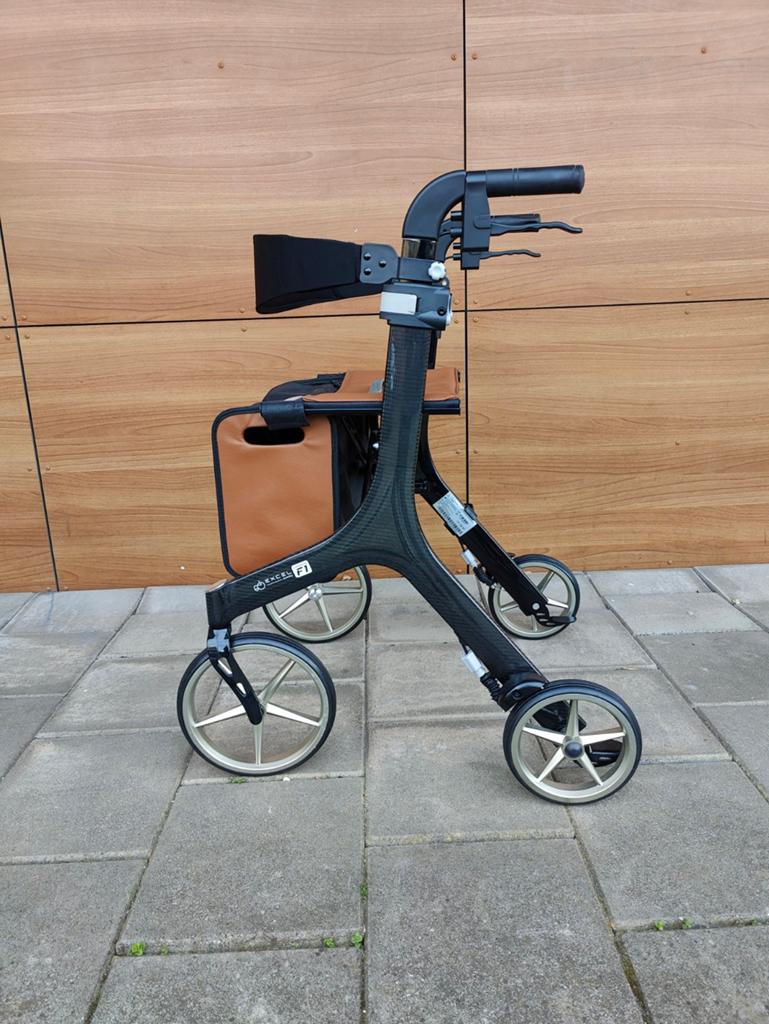 Excel F1 rollator van carbon lichtgewicht, Diversen, Rollators, Ophalen of Verzenden, Lichtgewicht, Zo goed als nieuw