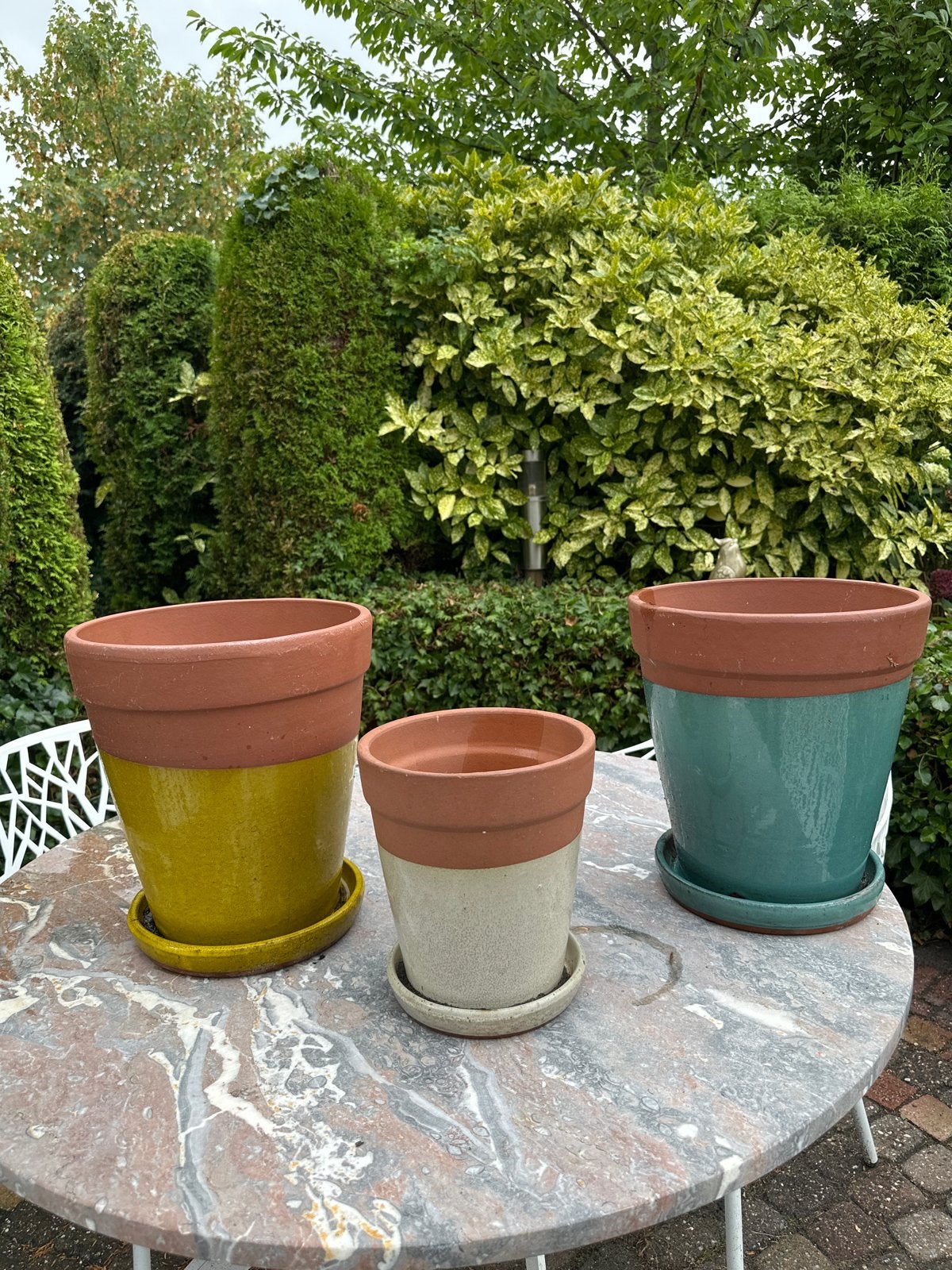 Set van 3 terracotta bloempotten met schotels, Gebruikt, Rond, Binnen, Minder dan 40 cm
