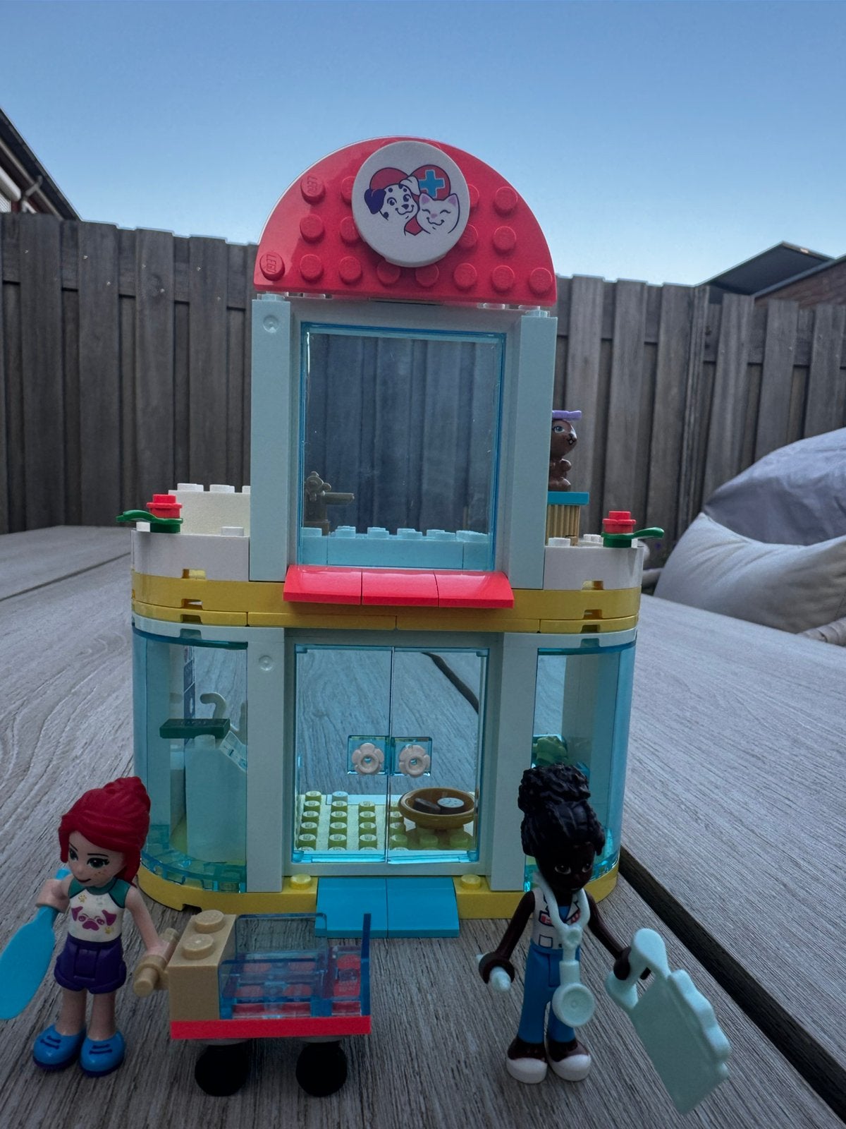 Lego friends 41695 & 41694 dierenkliniek en dierenambulance, Ophalen of Verzenden, Zo goed als nieuw