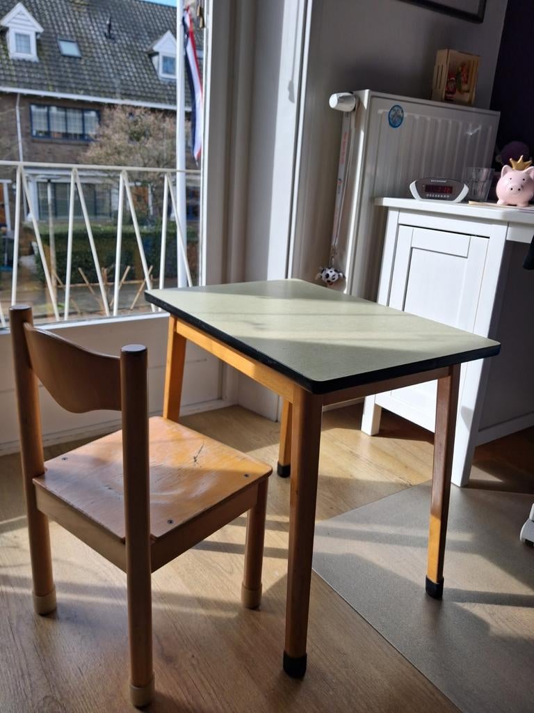 Vintage Kleuterschool Stoel en Tafeltje Set, Kinderen en Baby's, Kinderkamer | Tafels en Stoelen, Ophalen, Gebruikt, Tafel(s) en Stoel(en)