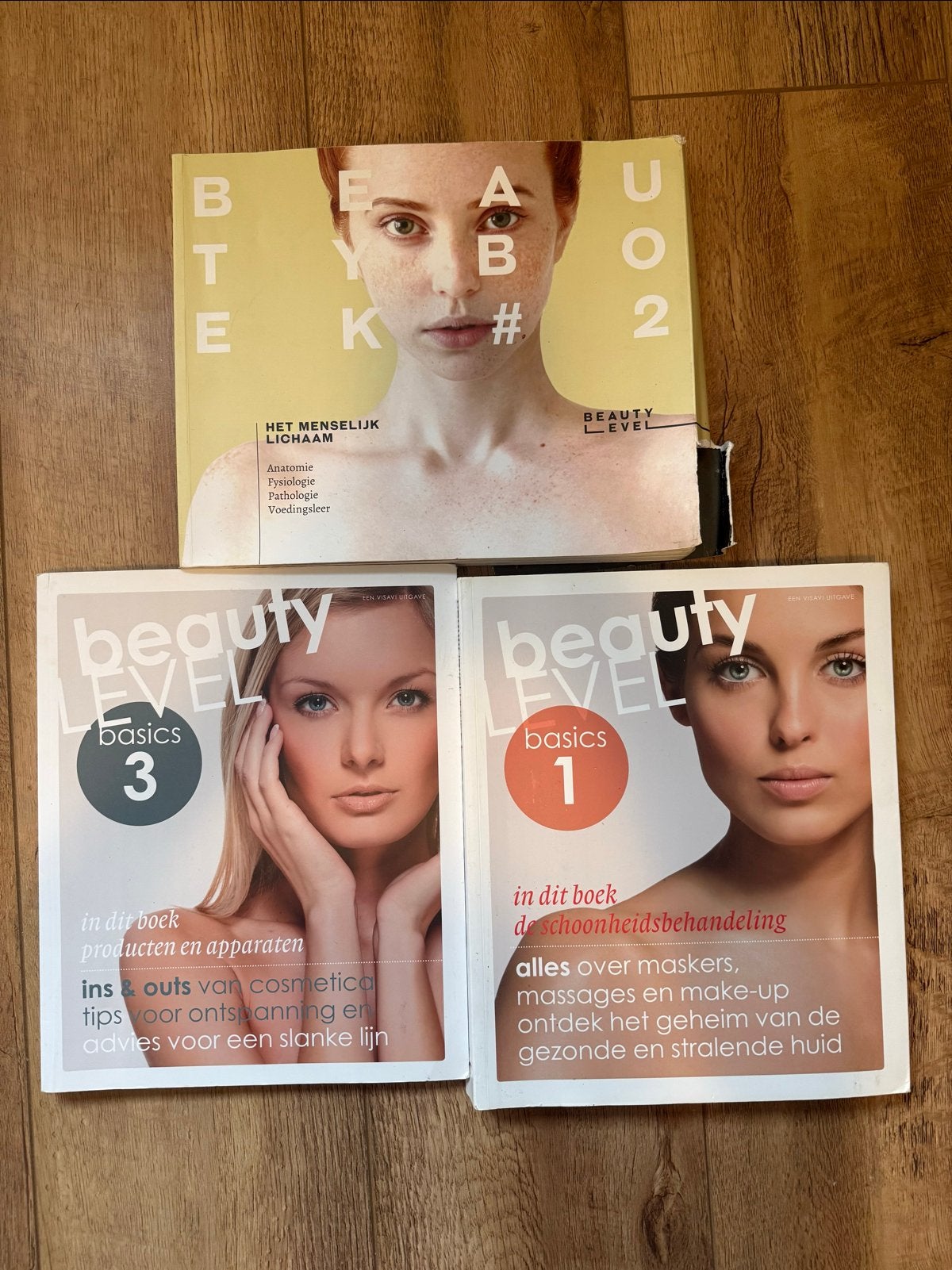 Beauty Level Boeken: Basics 1,2,3 & Het Menselijk Lichaam, Ophalen of Verzenden, Gelezen, MBO