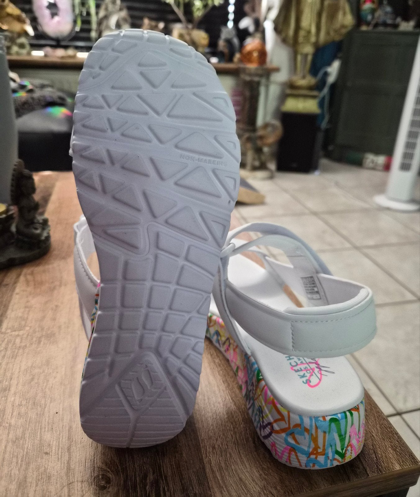 Skechers sandalen met kleurrijke zool, Ophalen, Skechers, Wit, Nieuw