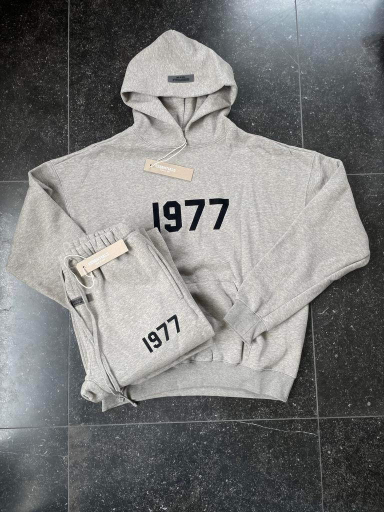 Essentials tracksuit 1977, Kleding | Heren, Heren-kledingpakketten, Nieuw, Ophalen of Verzenden