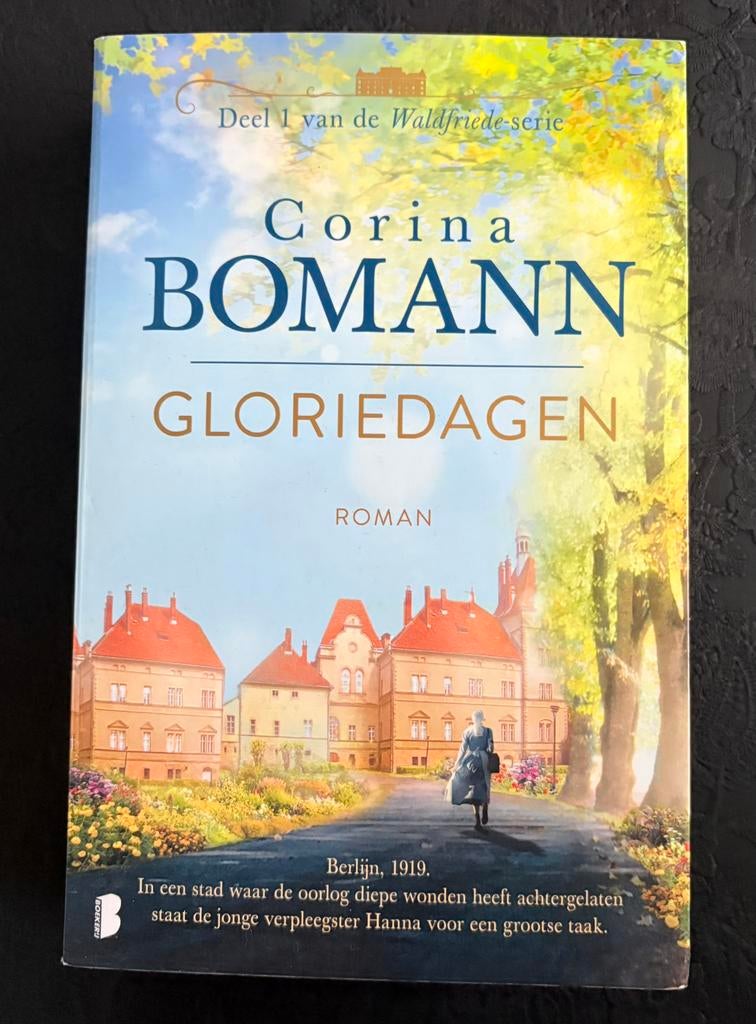 Corina Bomann - Gloriedagen, Ophalen of Verzenden, Zo goed als nieuw
