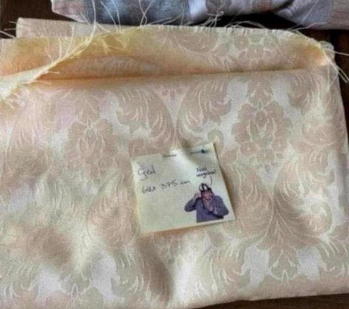 Mooie Lap ( soort Damast ) Stof , kleur Geel.  Nieuw, 120 cm of meer, Geel, Ophalen of Verzenden, Katoen