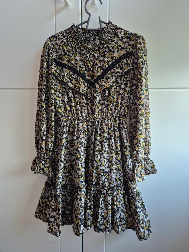 Retour jurk zwart met bloemen maat 110, Kinderen en Baby's, Kinderkleding | Maat 110, Meisje, Ophalen of Verzenden, Zo goed als nieuw