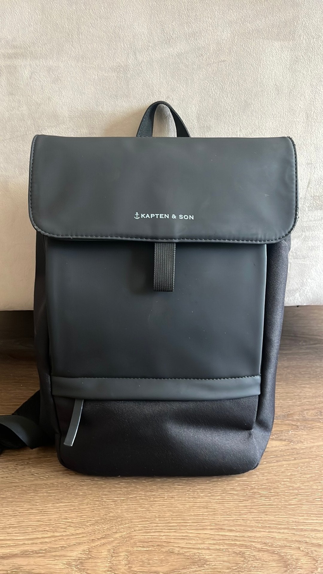 Kapten & Son rugzak - Zwart, zo goed als nieuw, Overige merken, 25 tot 40 cm, Ophalen of Verzenden, Zo goed als nieuw