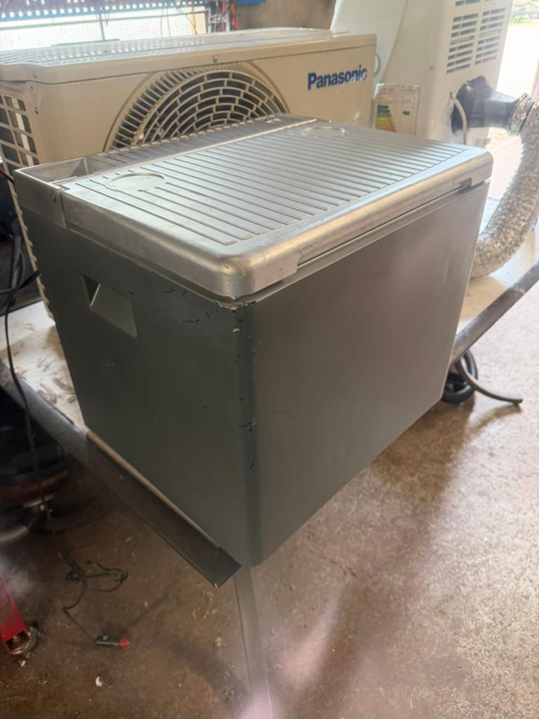Koelbox op gas 12v en 230v, Caravans en Kamperen, Ophalen of Verzenden, Zo goed als nieuw, Elektrisch
