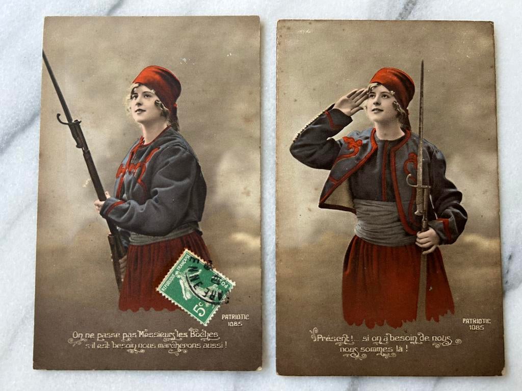 Wo1: 2x patriotisch vrouw als zouave, Ophalen of Verzenden, Landmacht, Nederland, Foto of Poster