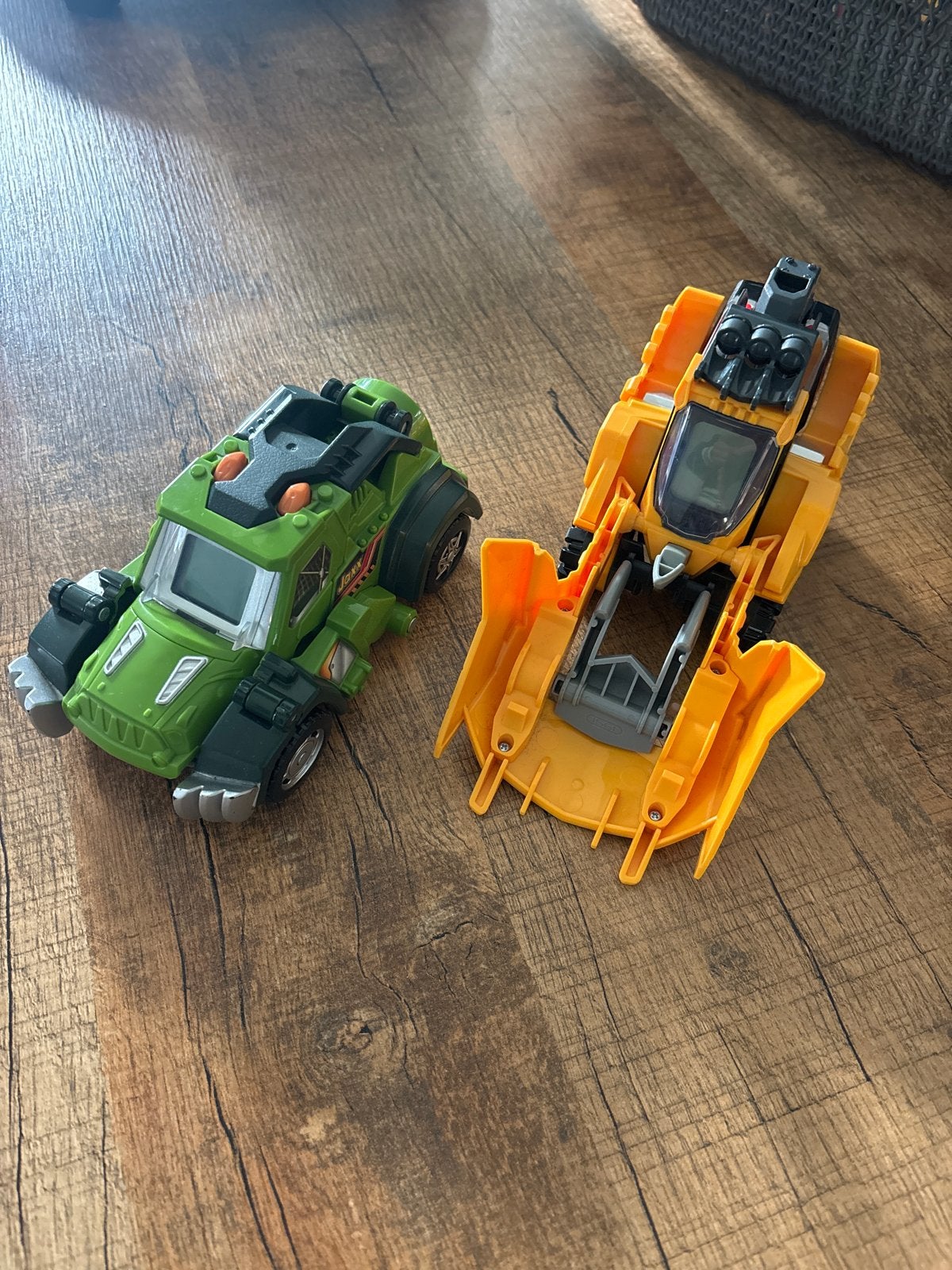 V-tech Switch & Go Dino's Jaxx T-rex en triceratops, Ophalen of Verzenden, Zo goed als nieuw