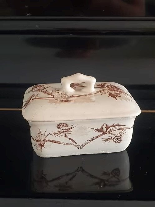 Keramiek 1895 zeepbakje De Distel Petrus Regout, Maastricht, Antiek en Kunst, Antiek | Keramiek en Aardewerk, Ophalen