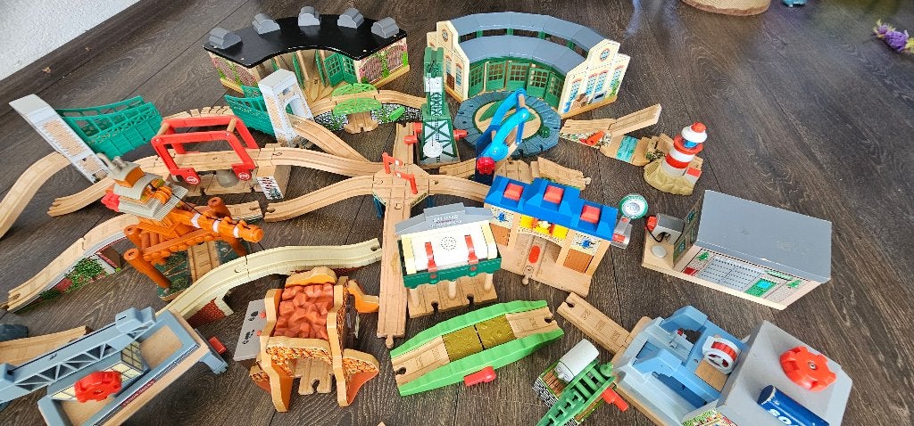 Thomas de trein Houten gebouwen Bruggen Treintjes Lostekoop, Ophalen of Verzenden, Zo goed als nieuw