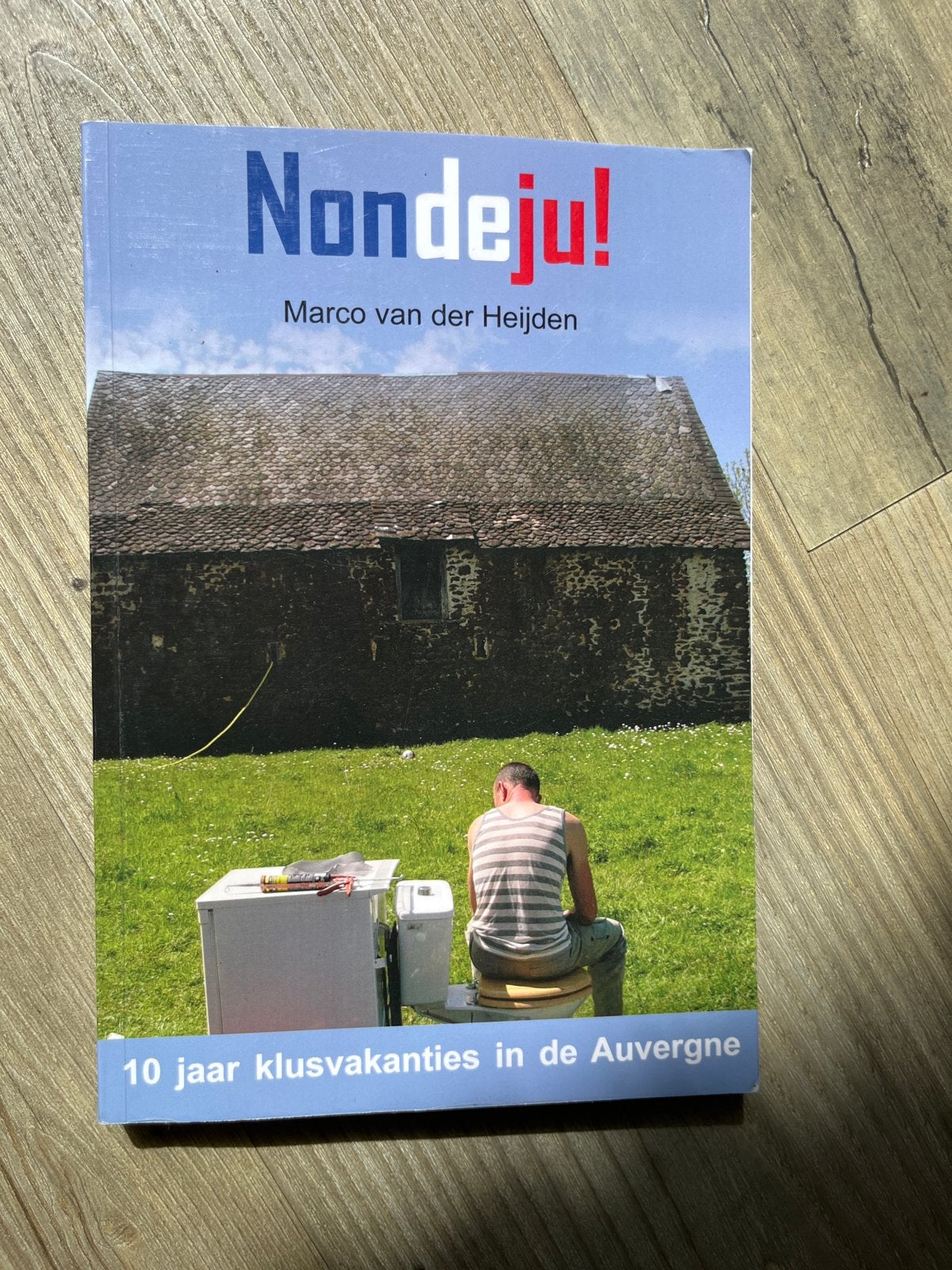 Nondeju! 10 jaar klusvakanties in de Auvergne - Marco van de, Ophalen of Verzenden, Zo goed als nieuw, Nederland