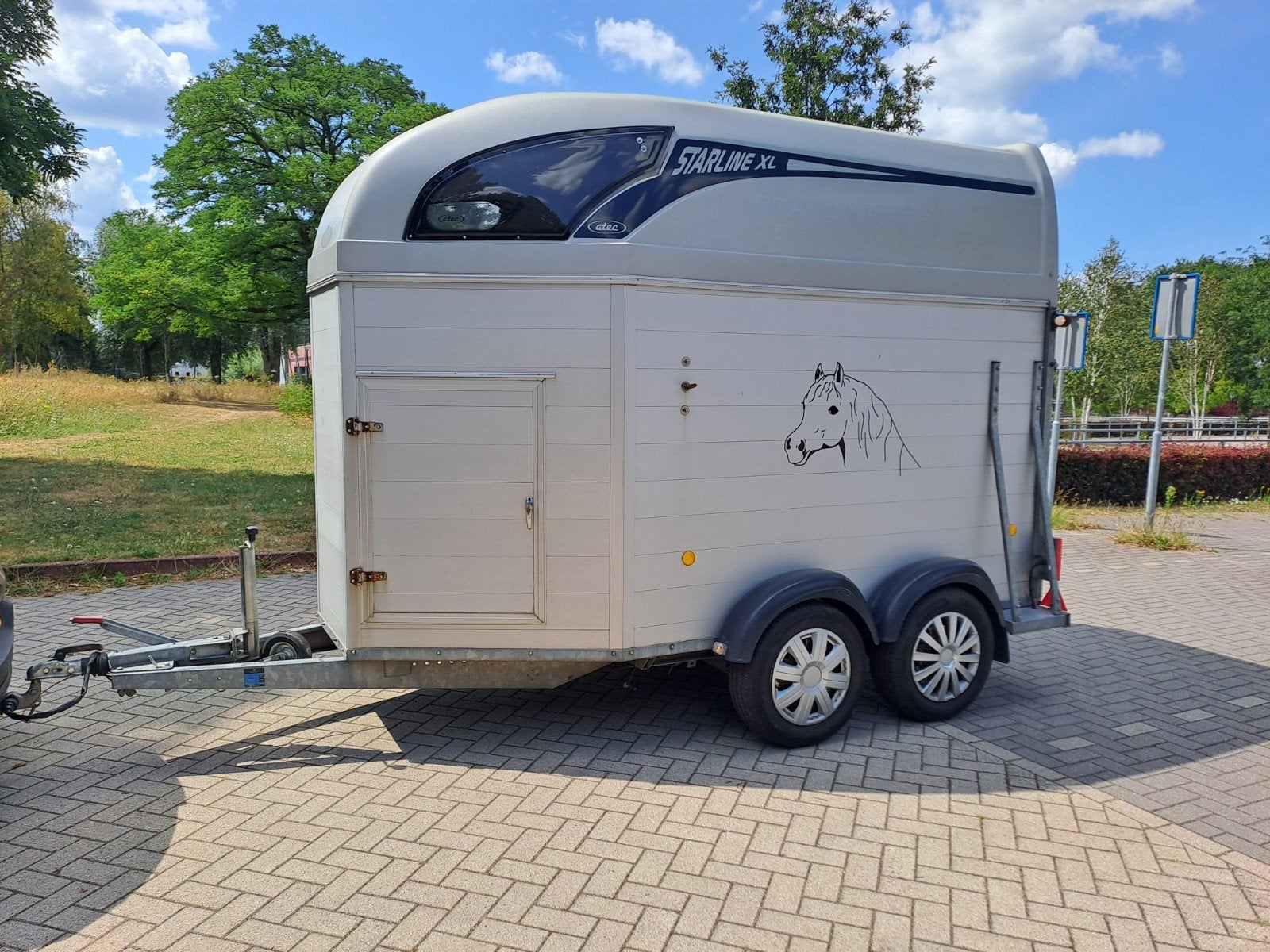 Super mooie Atec aluminium 2 paards trailer met zadelkamer, Dieren en Toebehoren, Paarden en Pony's | Trailers en Aanhangwagens
