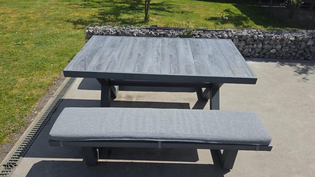 Tuintafel met bank en kussen – grijze houtlook, Ophalen, Gebruikt, Rechthoekig, Metaal