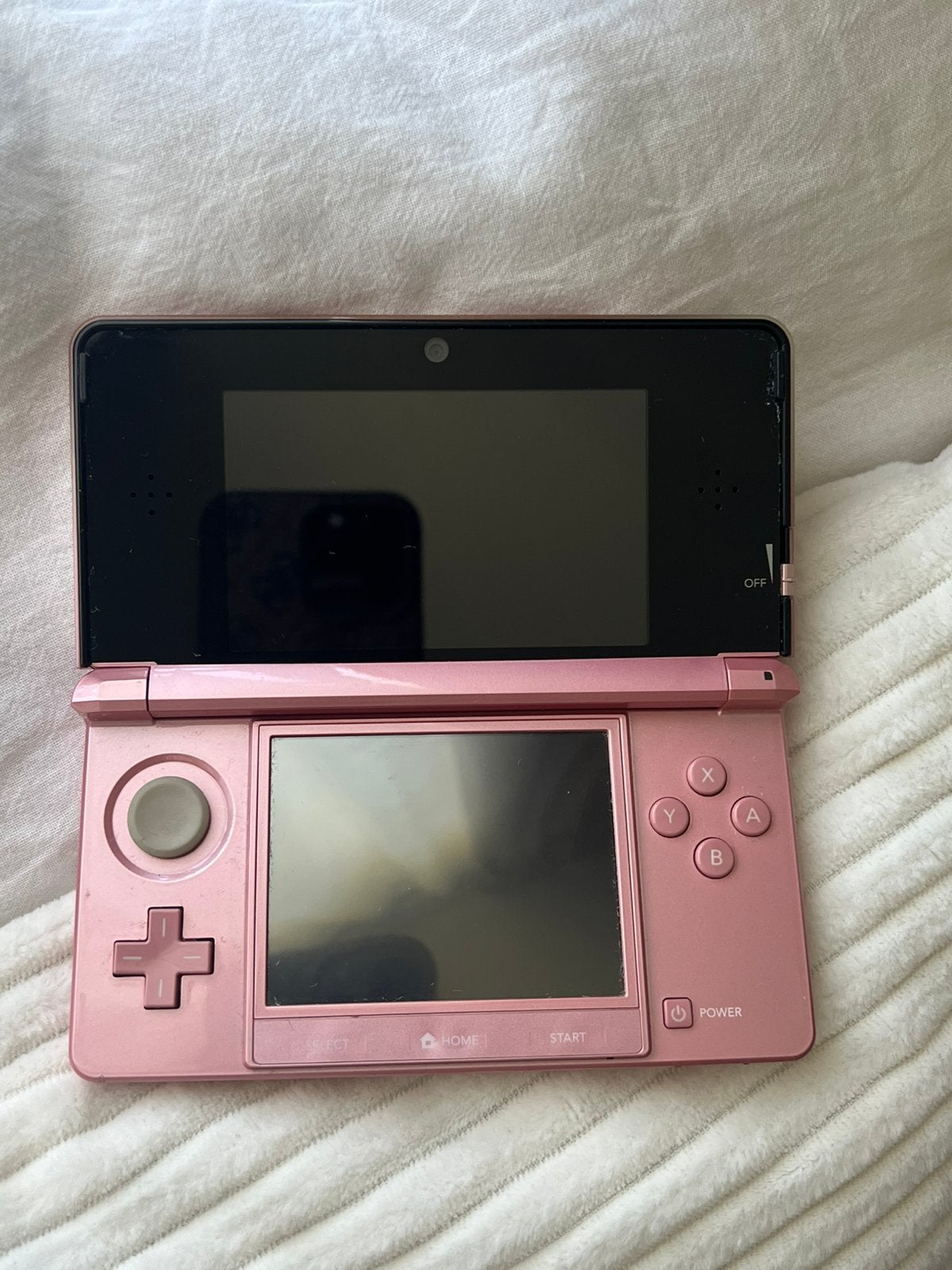 Roze Nintendo 3DS met oplaadstation + spellen, Spelcomputers en Games, Spelcomputers | Nintendo 2DS en 3DS, Ophalen, Zo goed als nieuw