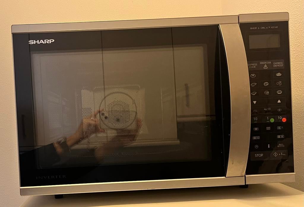 Sharp combi magnetron, hetelucht + grill, defrost, Combimagnetron, Gebruikt, Hete lucht, Ophalen of Verzenden