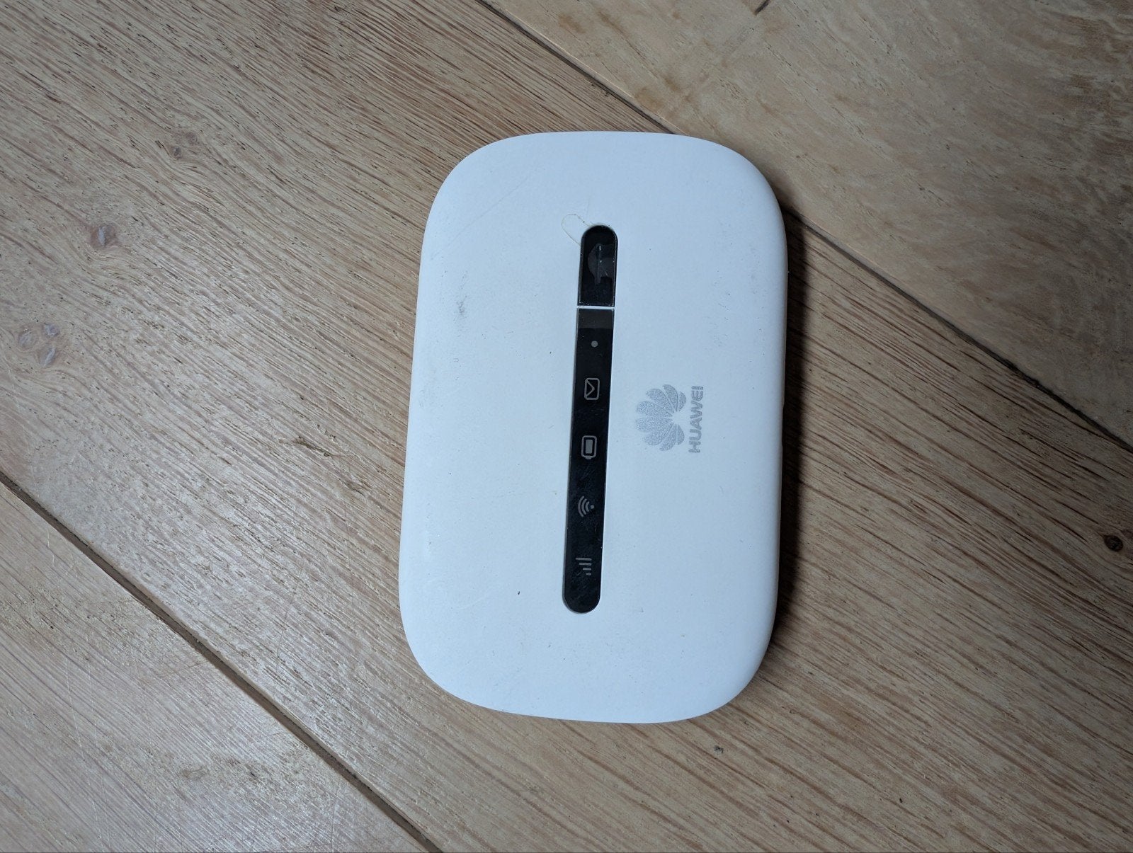 Huawei Mobiele WiFi Dongle - Draagbaar Internet, Ophalen of Verzenden, Zo goed als nieuw, Router, Huawei