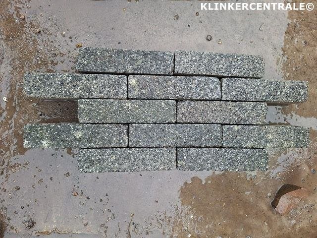 300m2 grijs zwart gemêleerd betonkl. 6x8x24cm lang/waalform., Bij dit gebruikte product niet meer te achterhalen., Gebruikt, Verzenden