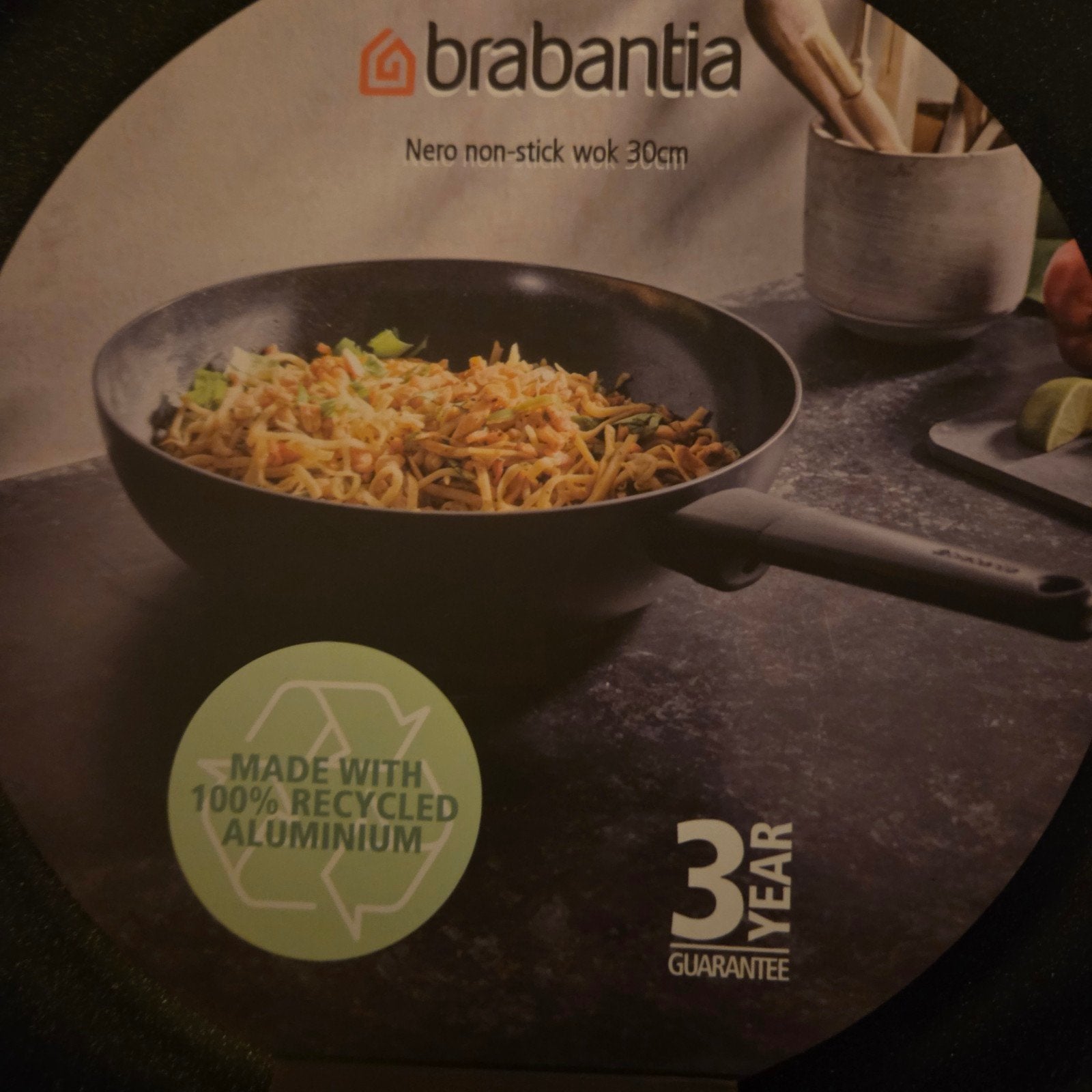 Brabantia Nero anti-aanbak wok 30cm - 100% gerecycled alu, Huis en Inrichting, Keuken | Potten en Pannen, Ophalen of Verzenden