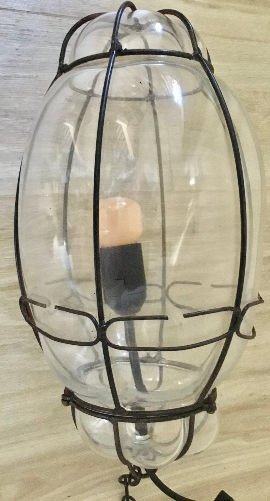 MOOIE VINTAGE LAMP VAN IJZEREN FRAME MET GEBLAZEN GLAS., Huis en Inrichting, Lampen | Hanglampen, Ophalen of Verzenden, Gebruikt