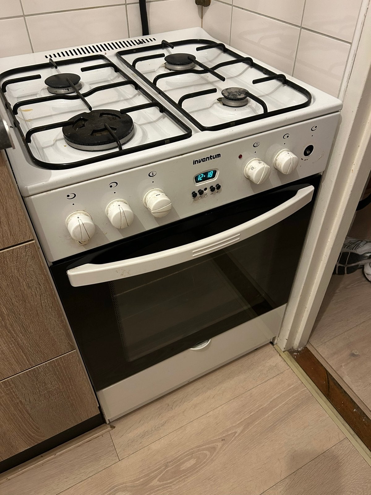 Inventum Gasfornuis met Oven - Functioneert Prima, Gebruikt, Gas, 85 tot 90 cm, 4 kookzones