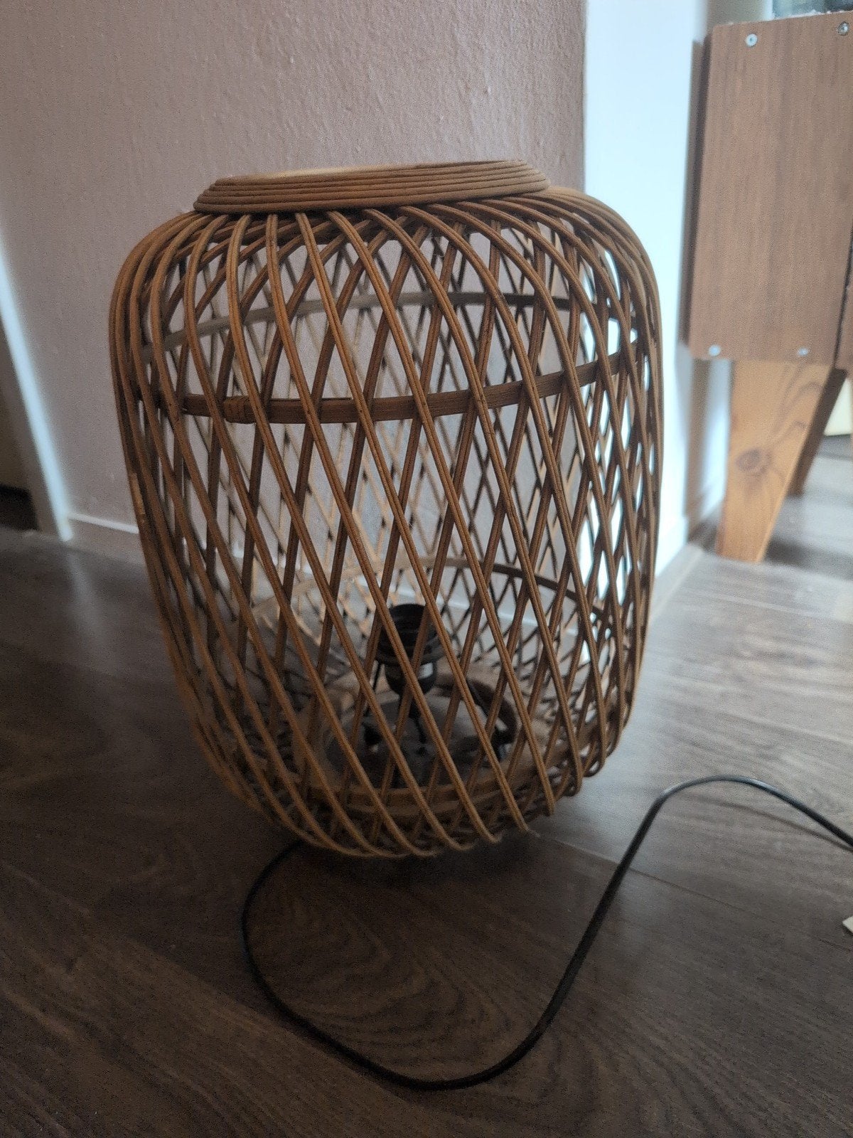 Rotan vloerlamp 2x, 15 euro per lamp - Bohemian stijl, Bohemian, Overige merken, Gebruikt, Natuurlijk materiaal