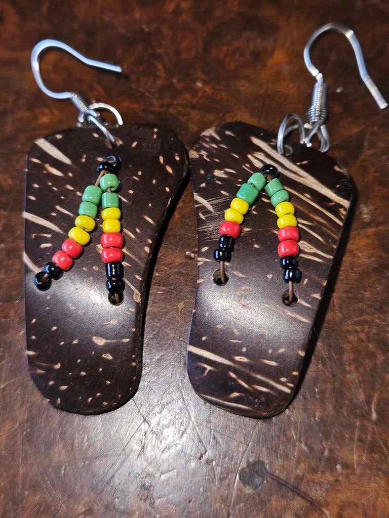 Handgemaakte Cocosnoot Oorbellen met Rasta Kraaltjes, Sieraden, Tassen en Uiterlijk, Ophalen of Verzenden, Nieuw, Overige materialen