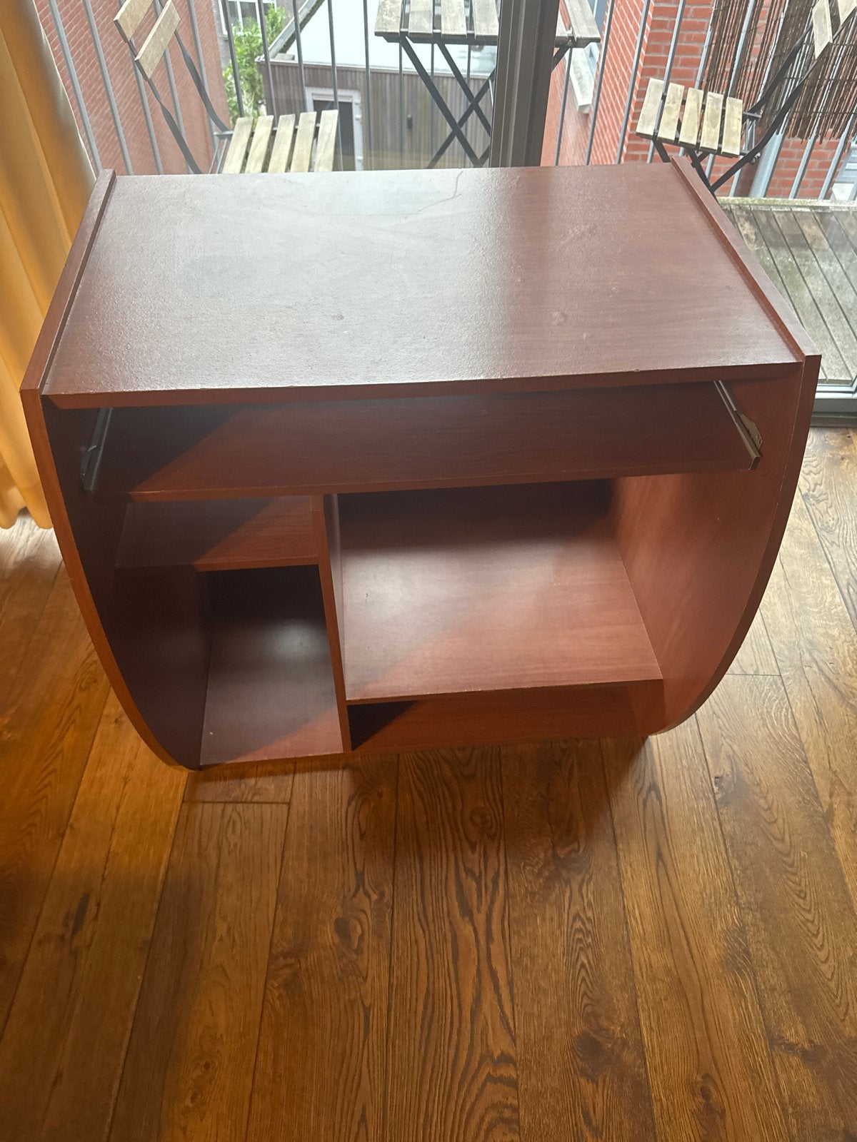 Compact computerbureau met uitschuifbaar toetsenbordblad, Ophalen, Opbergruimte, Gebruikt, Hout