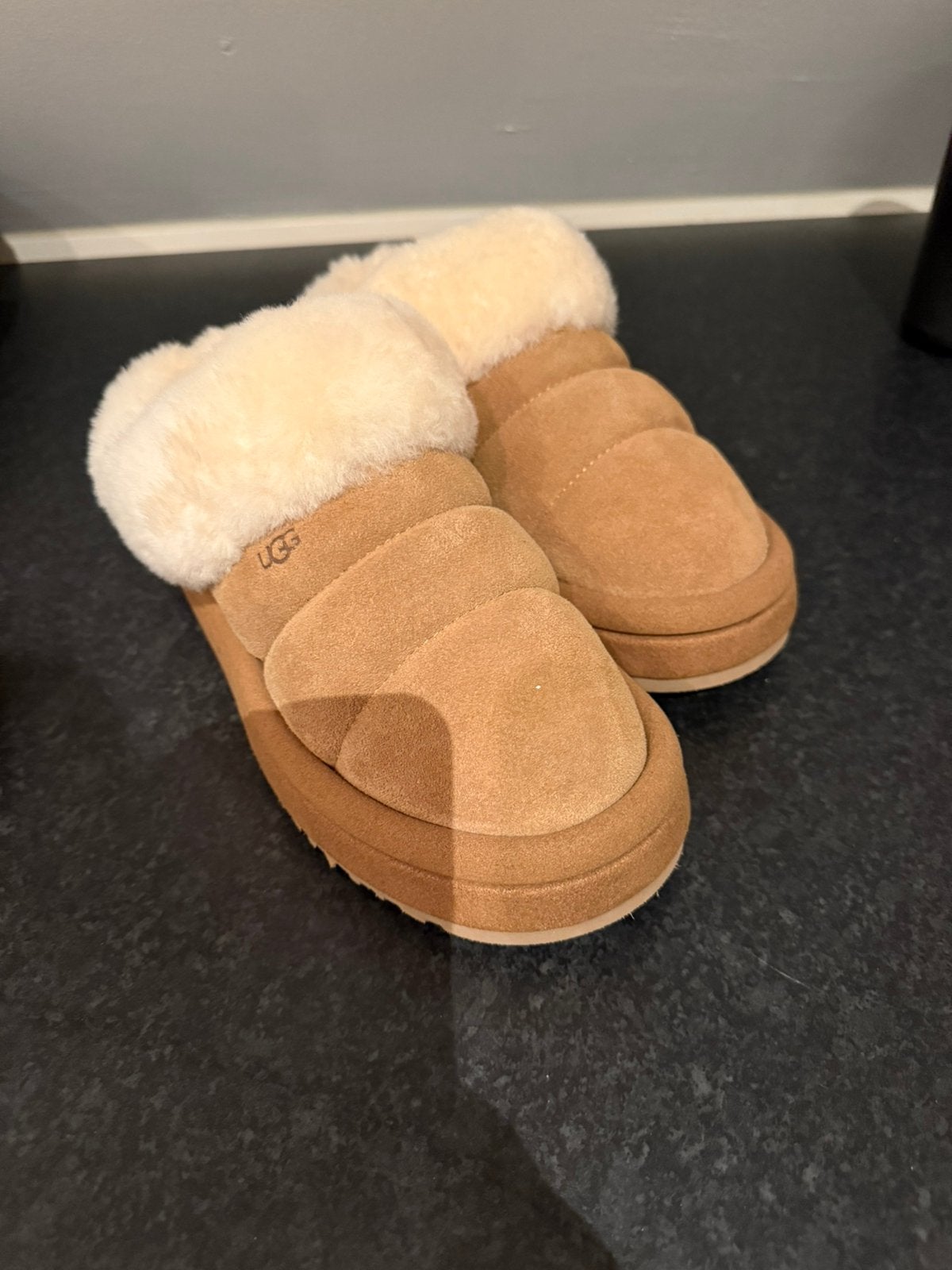 Ugg pantofels, Ophalen of Verzenden, Zo goed als nieuw, Pantoffels of Sloffen