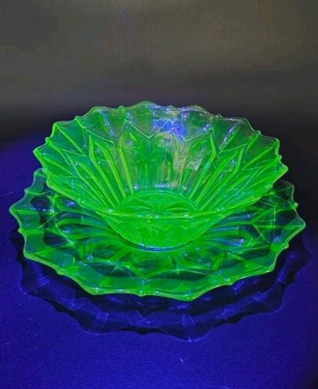 Annagroen uranium Glas Schaal met Bord, Ophalen of Verzenden