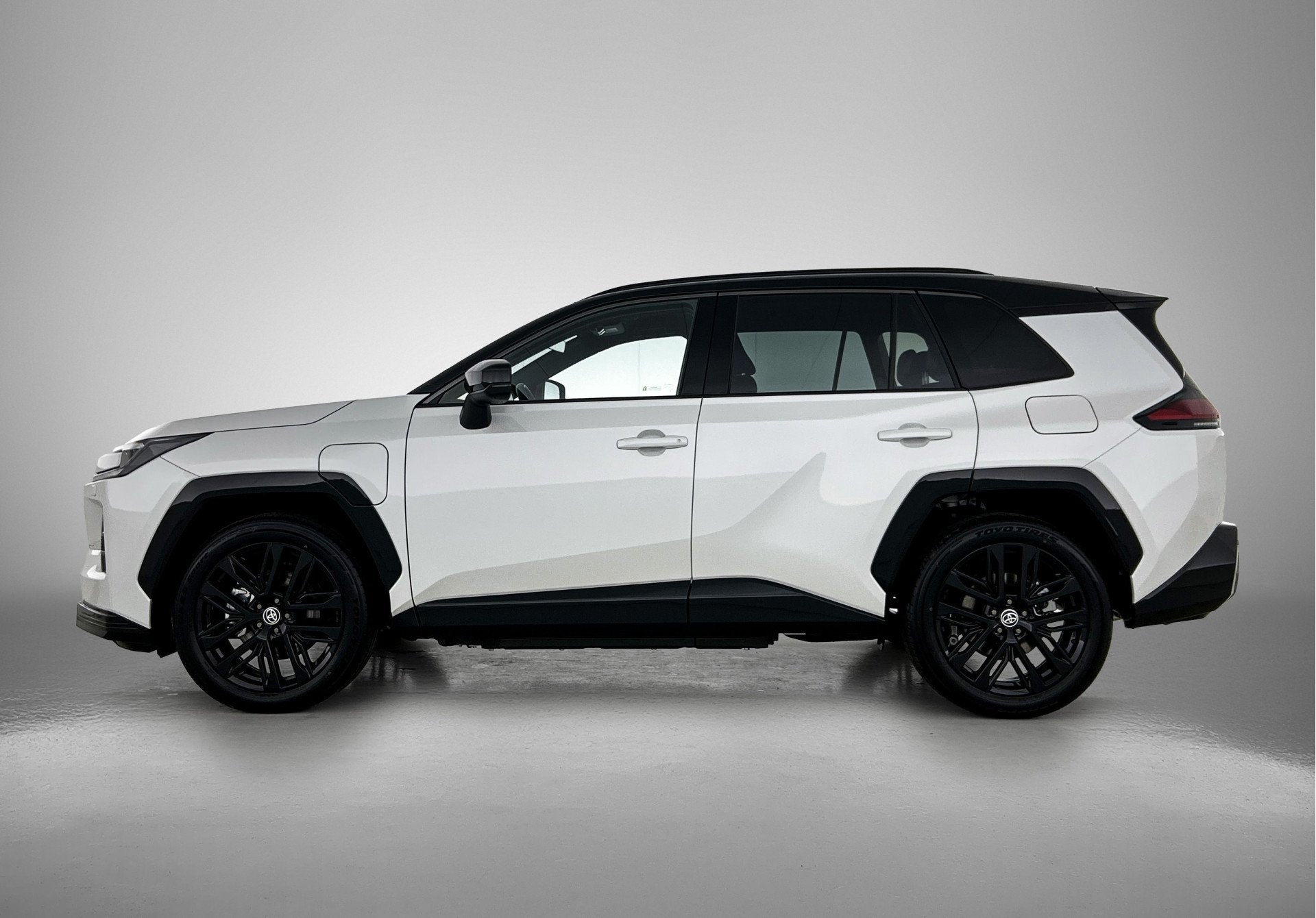 Foto 3 van Toyota RAV4 2.5 Plug-in Hybrid 270 First Edition | Nieuw Mod