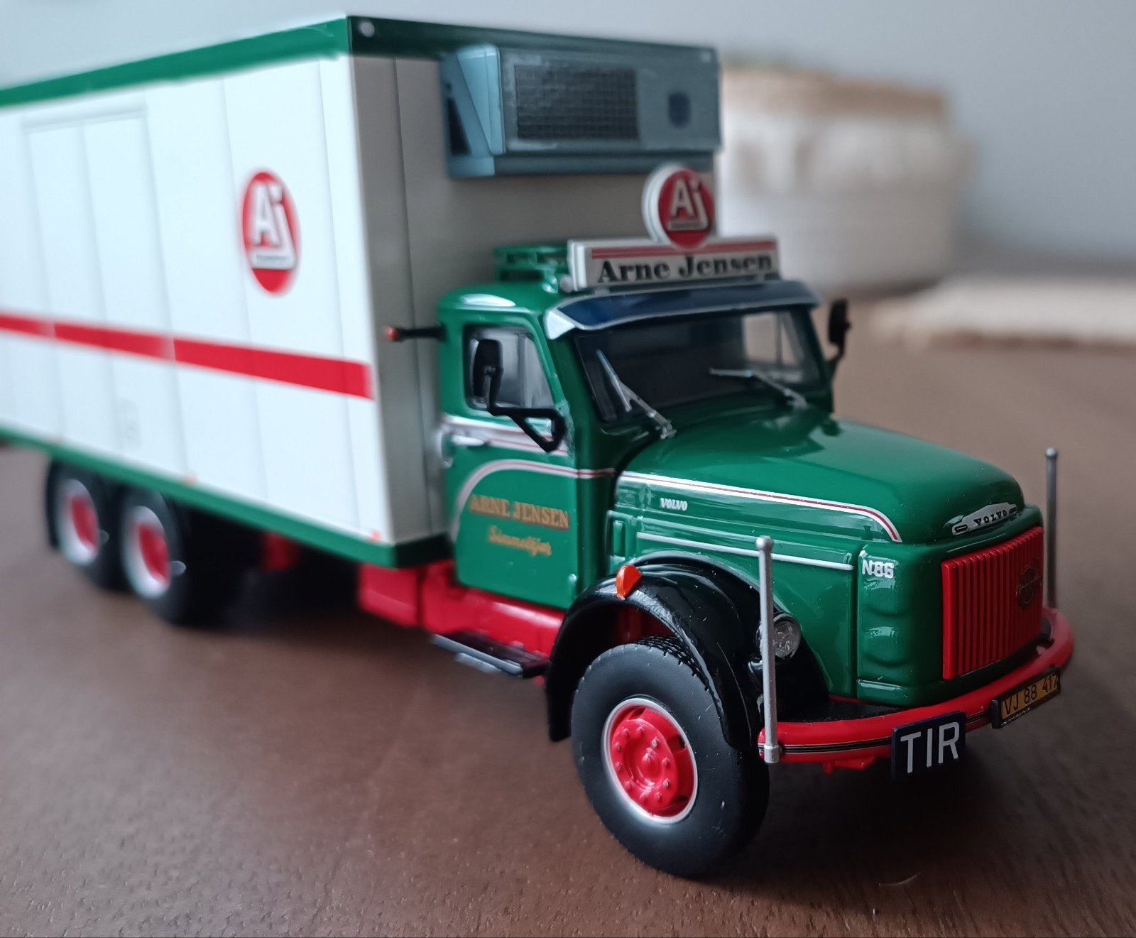 VOLVO N88 ARNE JENSEN TEKNO, Hobby en Vrije tijd, Modelauto's | 1:50, Ophalen of Verzenden, Zo goed als nieuw, Bus of Vrachtwagen