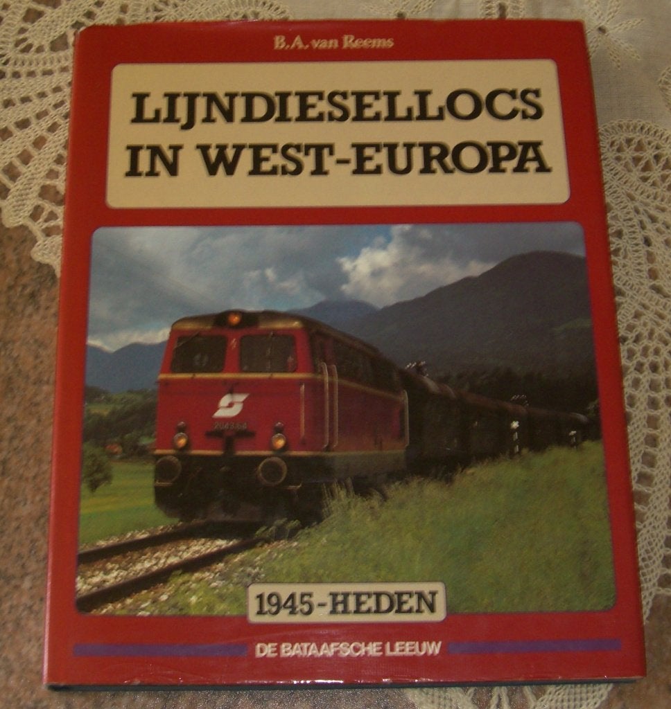 Ongeveer 80 items over Treinen - Boeken - Catalogi - folders, Ophalen, Zo goed als nieuw, Trein, Boek of Tijdschrift