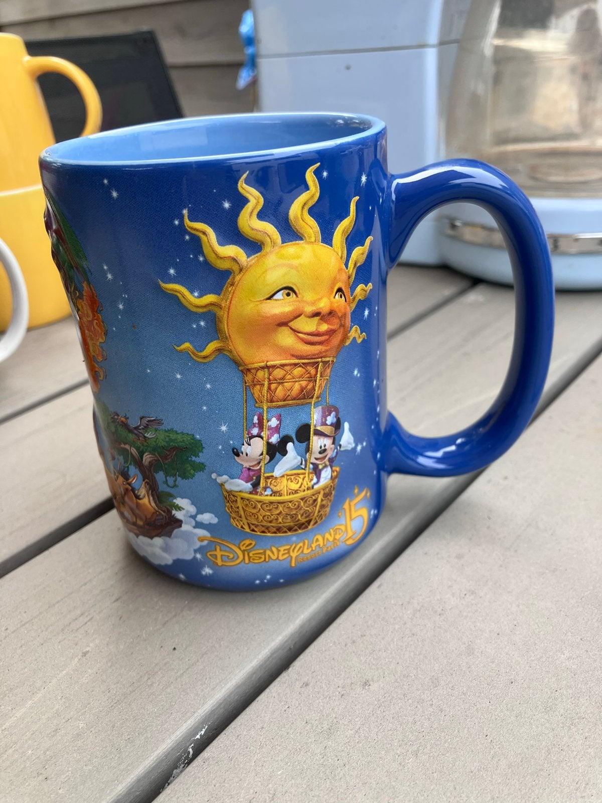 Disney beker Disneyland 15 jaar jubileum, Ophalen of Verzenden, Overige figuren, Zo goed als nieuw, Servies
