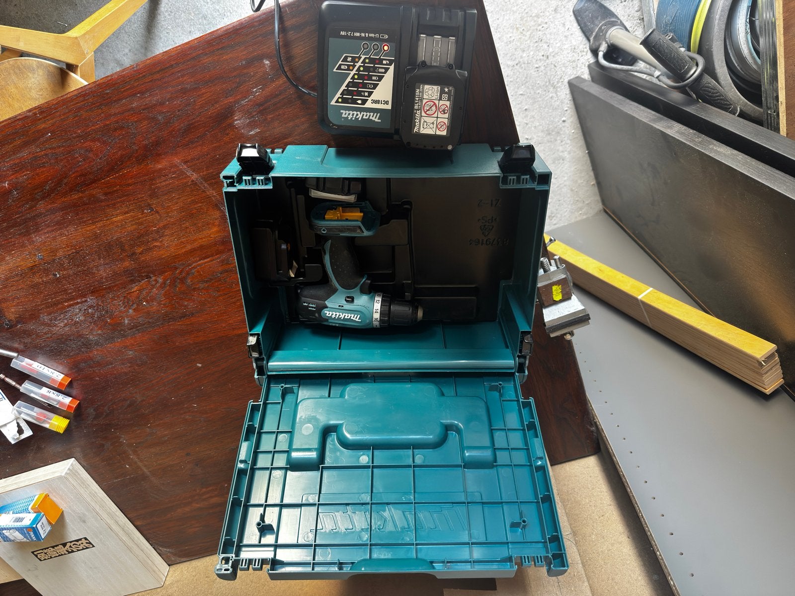 Makita DDF343 Accuboormachine met lader en 2 accu's, Ophalen, Gebruikt, Minder dan 400 watt, Boor- en Schroefmachine