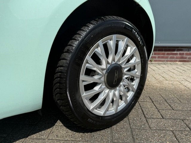 Fiat 500 1.2 Lounge *schuifdak *carplay *cruise *p-sensor, Auto's, Fiat, Voorwielaandrijving, 1242 cc, 4 cilinders, 4 stoelen