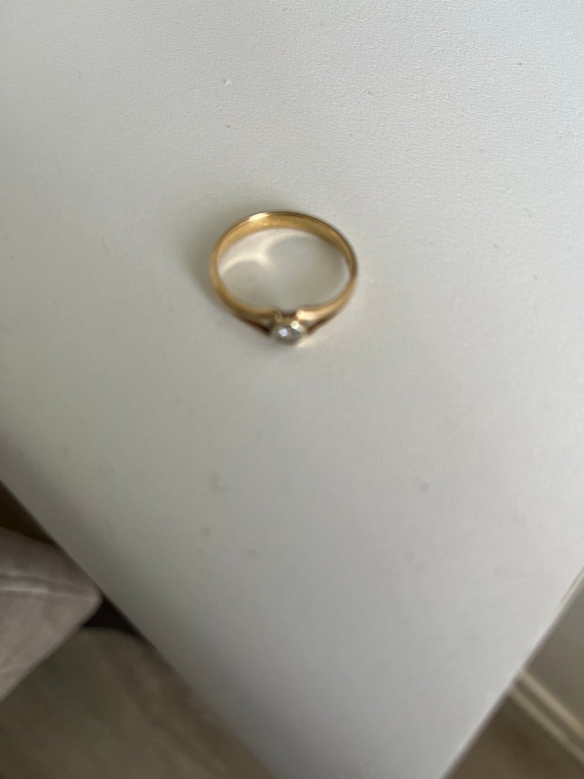 Gouden ring met edelsteen, Ophalen of Verzenden, Zo goed als nieuw, 17 tot 18, Met edelsteen