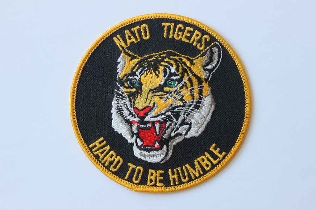 patch nato  tigers  hard  to  be  humble, Verzenden, Luchtmacht, Overige gebieden, Embleem of Badge