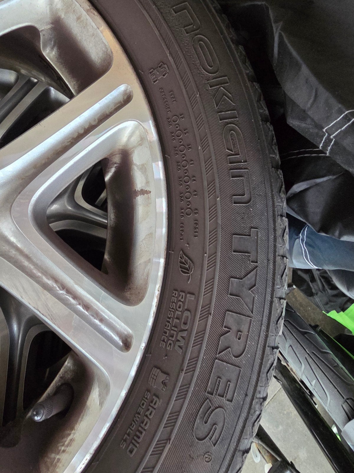 Nokian winterbanden met velgen - 225/55 R18, Auto-onderdelen, 18 inch, Gebruikt, Banden en Velgen, Personenwagen