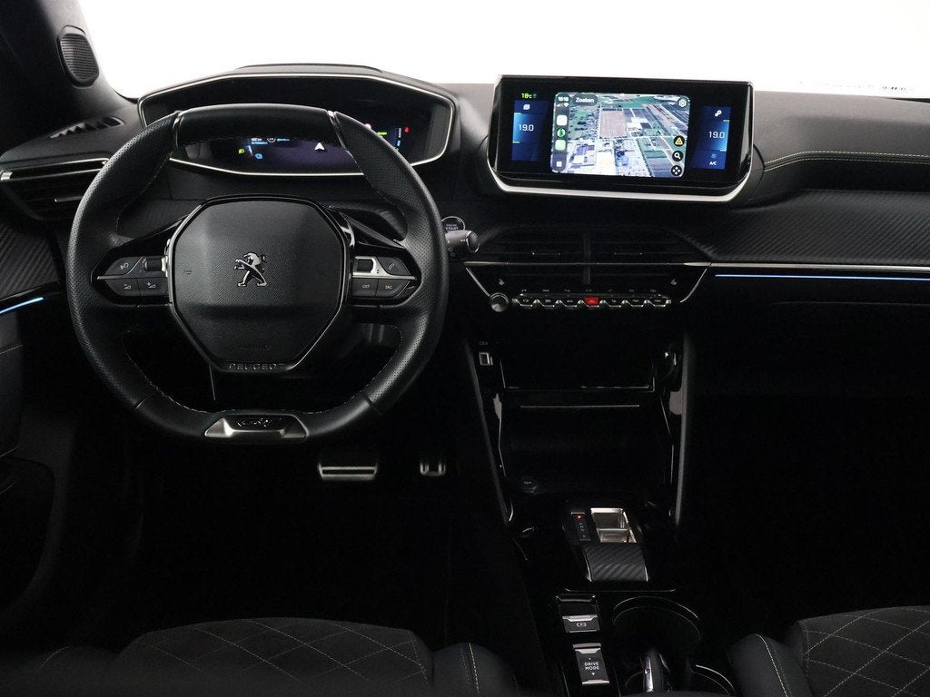 Peugeot e-2008 EV GT 50 kWh 3-FASE + ADAPTIVE CRUISE | PANOR, Auto's, Peugeot, 330 km, 136 pk, Gebruikt, Zwart