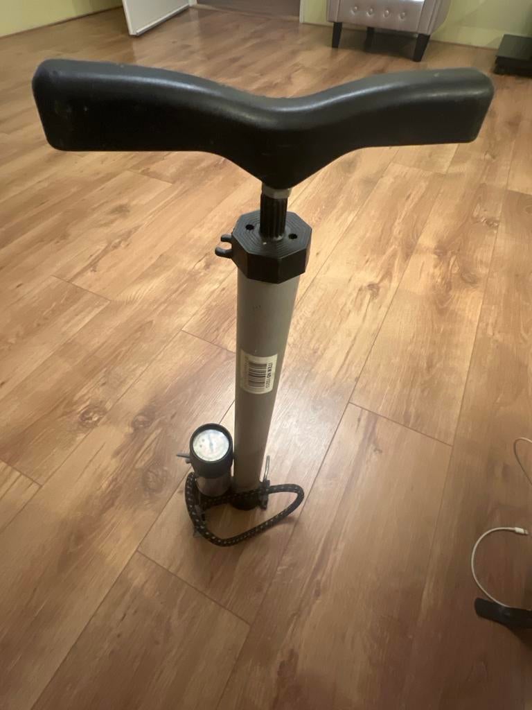 Pomp met drukmeter, Ophalen of Verzenden, Drukmeter, Zo goed als nieuw