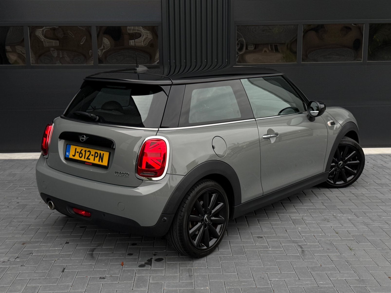 Mini 3-deurs 1.5/Keyless/Carplay/FaceLift/H&K/Dealer OH/17”/, Auto's, Mini, Voorwielaandrijving, Dealer onderhouden, 136 pk, Zwart