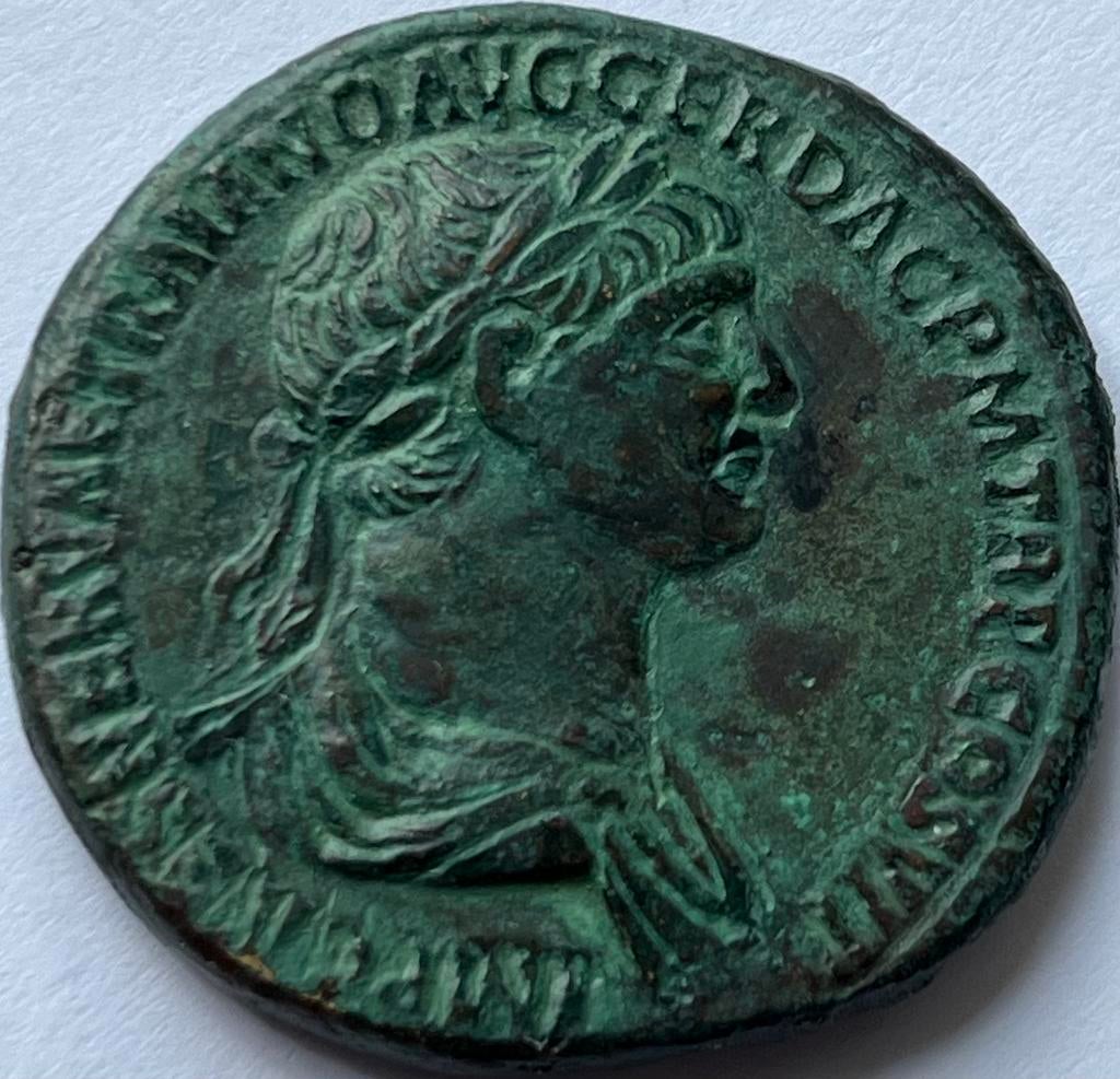 Schaarse Romeinse sestertius Trajanus met prachtig portret!, Postzegels en Munten, Munten | Europa | Niet-Euromunten, Ophalen of Verzenden