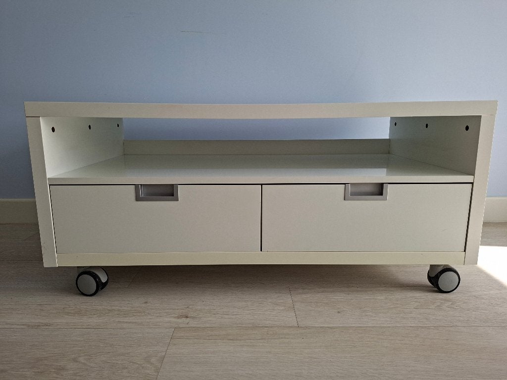Wit TV-meubel op wielen 120x54x60 cm – 2 lades, Ophalen, Overige materialen, Gebruikt, 100 tot 150 cm